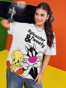 LOONEY TUNES X SHEIN Camiseta de manga corta con gráficos de dibujos animados y letras, de talla grande, para verano - Blanco - Ver 4