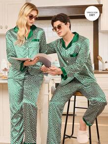 CoupledUp Bộ đồ ngủ Giáng sinh cho cặp đôi nam Bộ đồ ngủ họa tiết mê cung màu xanh lá cây bằng lụa giả cho nam Áo dài tay và quần dài Bộ đồ ngủ thu đông - màu xanh lá - Xem 1