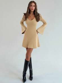 Aloruh Elegantes, vintage inspiriertes, figurbetontes Mini-Strickkleid mit V-Ausschnitt und Glockenärmeln, vielseitig für Ausgänge geeignet - Aprikosenfarben - Übersicht 4