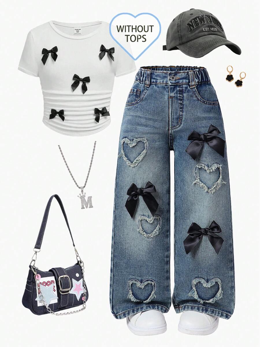 SHEIN Playful Pals 年轻女孩复古时尚街头风格松紧腰纽扣前部黑色蝴蝶结装饰爱心贴片刺绣牛仔裤 - 深色水洗藍 - 查看 1