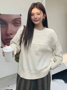 Dazy Plus 大码字母图案圆领宽松休闲白色套头毛衣，适合大码女士，秋冬 - 白色 - 查看 6
