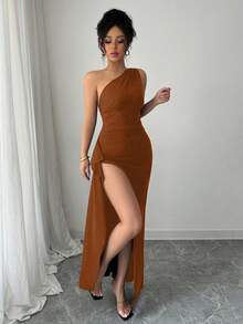 Selianne 夏季新款性感黑色不对称肩部褶皱露背镂空高开衩优雅长裙，适合度假、约会、派对 - 摩卡棕 - 查看 3