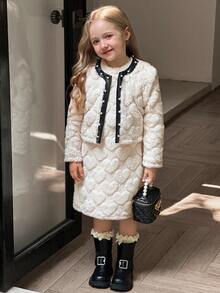 SHEIN Elladie kids 两件套女童可爱白色爱心图案毛绒无袖外套搭配时尚舒适的毛绒连衣裙，秋冬套装 - 白色 - 查看 4