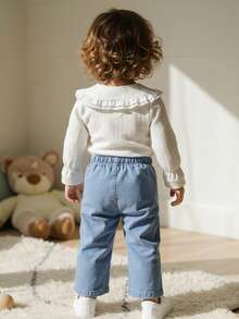 SHEIN Conjunto de 2 piezas de camisa de manga larga casual con cuello de muñeca de encaje y pantalones vaqueros azul claro para niña bebé, adecuado para uso en fiestas y la escuela