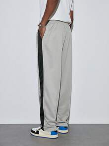 Modcrash Pantalones largos casuales para hombres con bloques de color y parches, de moda para verano, otoño y primavera, con estilo retro americano, unisex, con ajuste relajado para atuendos de verano - Adecuado para uso diario y atuendos de vacaciones de verano. - Gris Claro - Ver 7