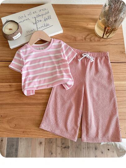 女婴可爱针织粉色条纹短袖上衣和松紧腰裤两件套