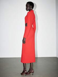 SHEIN Luminelle فستان حفلة عيد الميلاد الأحمر للنساء، ذو ياقة عالية وأكمام طويلة، مزين بتفاصيل معدنية غير متماثلة ومقطوع في الخصر، مناسب للارتداء في المناسبات