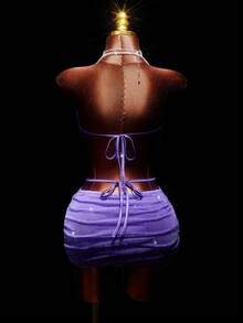 Amplova Perłowy naszyjnik z wiązaniem na szyi, prześwitujący seksowny top z obcisłą, marszczoną mini spódniczką o ultra niskim stanie, 2 sztuki