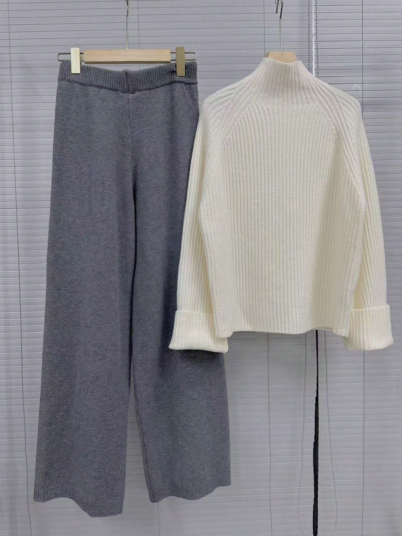 مجموعة كنزة صوفية محبوكة بتصميم كشكش قطعتين للنساء...