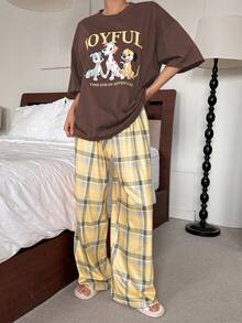 DAZY 2 件套女士休闲狗字母印花 T 恤上衣和格子宽松裤睡衣套装 - 咖啡棕 - 查看 4