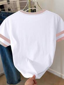 Resyla Camiseta de mujer con cuello redondo, manga corta, con estampado gráfico y de letras y ribete de contraste - Blanco - Ver 2