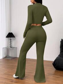 SHEIN EZwear 2 件套女式休闲纯色针织圆领长袖短款修身 T 恤和高腰喇叭裤 - 軍綠色 - 查看 2