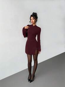 vestido rojo elegante, cuello alto, ajustado, puños acampanados, patrón moneda vintage. Ideal para San Valentín, Año Nuevo Chino, citas y fiestas. - Burdeos - Ver 3