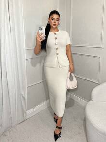 SHEIN SXY 新款复古通勤商务个性金属纽扣修身半身裙和毛衣两件套女装，初秋 - 米色 - 查看 3