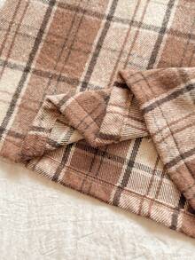 Vintaside Kids Completo da ragazza pre-adolescente composto da una maglietta a maniche lunghe con collo alto beige a righe e un vestito a canottiera in tweed a quadri per l'autunno e l'inverno. Le spalline del vestito a canottiera possono essere regolate in lunghezza e ci sono bottoni in vita per facilitare l'indossare e il togliere. Lo stile è retrò, semplice e da scuola. Il motivo a quadri è alla moda e versatile, rendendolo perfetto per un pomeriggio rilassante a casa, un'uscita e un picnic autunnale, la partecipazione a feste e eventi scolastici. - Cachi - Visualizzare 4