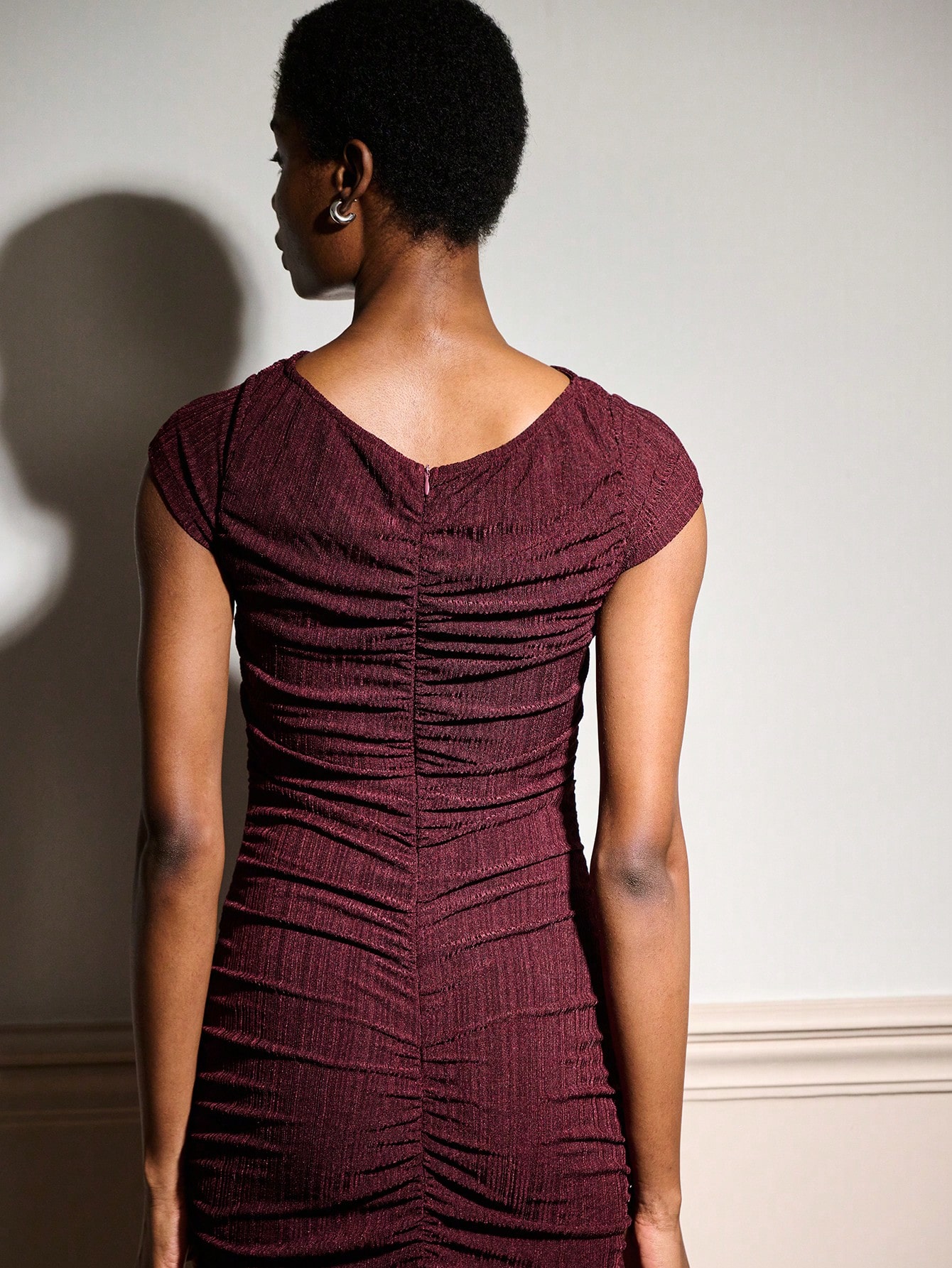 Burgundy Textured Knit Fabric Fitted Midi Dress With Short Sleeves Gathered Front And Back Seam Details And Cut Out Neck Evening Chic Party Spring Summer Valentines Day