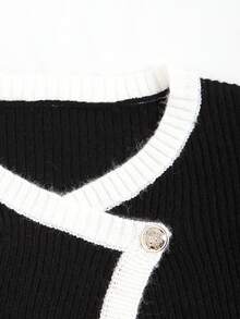 GlowEve Elegant och moderiktig stickad kofta med omlottdetaljer och nedsänkta axelband för kvinnor - Svart och Vitt - Visa 5