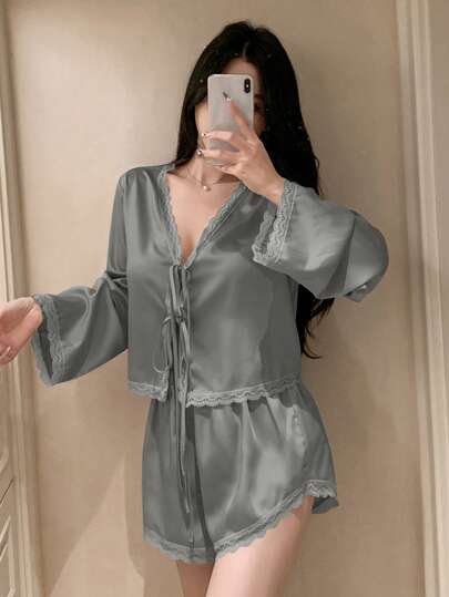 DAZY 浪漫蕾丝拼接缎面系带上衣和超短裤睡衣套装，女士冬季服装