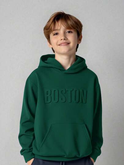 SHEIN 男童休闲学院风宽松面料大字母压纹图案长袖卫衣，适合春、夏、秋、冬户外玩耍、上学、街头风、派对和休闲场合。