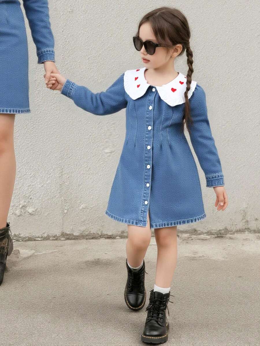 SHEIN 少女红心刺绣蓝色牛仔连衣裙 - 淺色水洗藍 - 查看 1