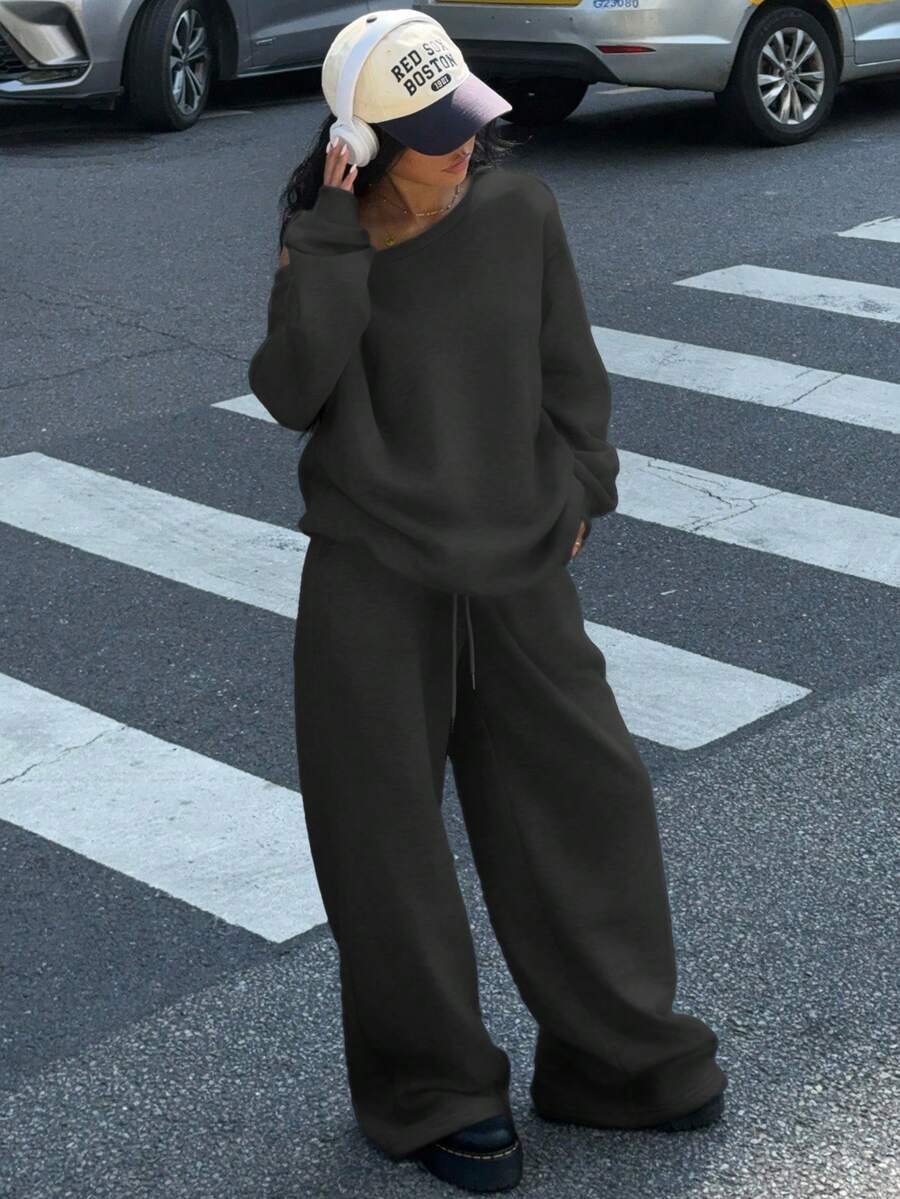 SHEIN EZwear 2 件套女士超大露肩宽松休闲运动衫和阔腿羊毛运动裤套装,适合秋冬季 - 深灰色 - 查看 1