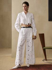 Arave 女士水溶性蕾丝面料衬衫领镂空不对称蕾丝短款上衣，无腰带环直筒裤设计，日常休闲两件套，秋季女装，蕾丝两件套，激光镂空女士休闲度假装，女装，邮轮女装，欧洲，女士度假装，两件套，女士生日装，蕾丝两件套，白色蕾丝两件套，两件套，秋季女装两件套 - 白色 - 查看 6