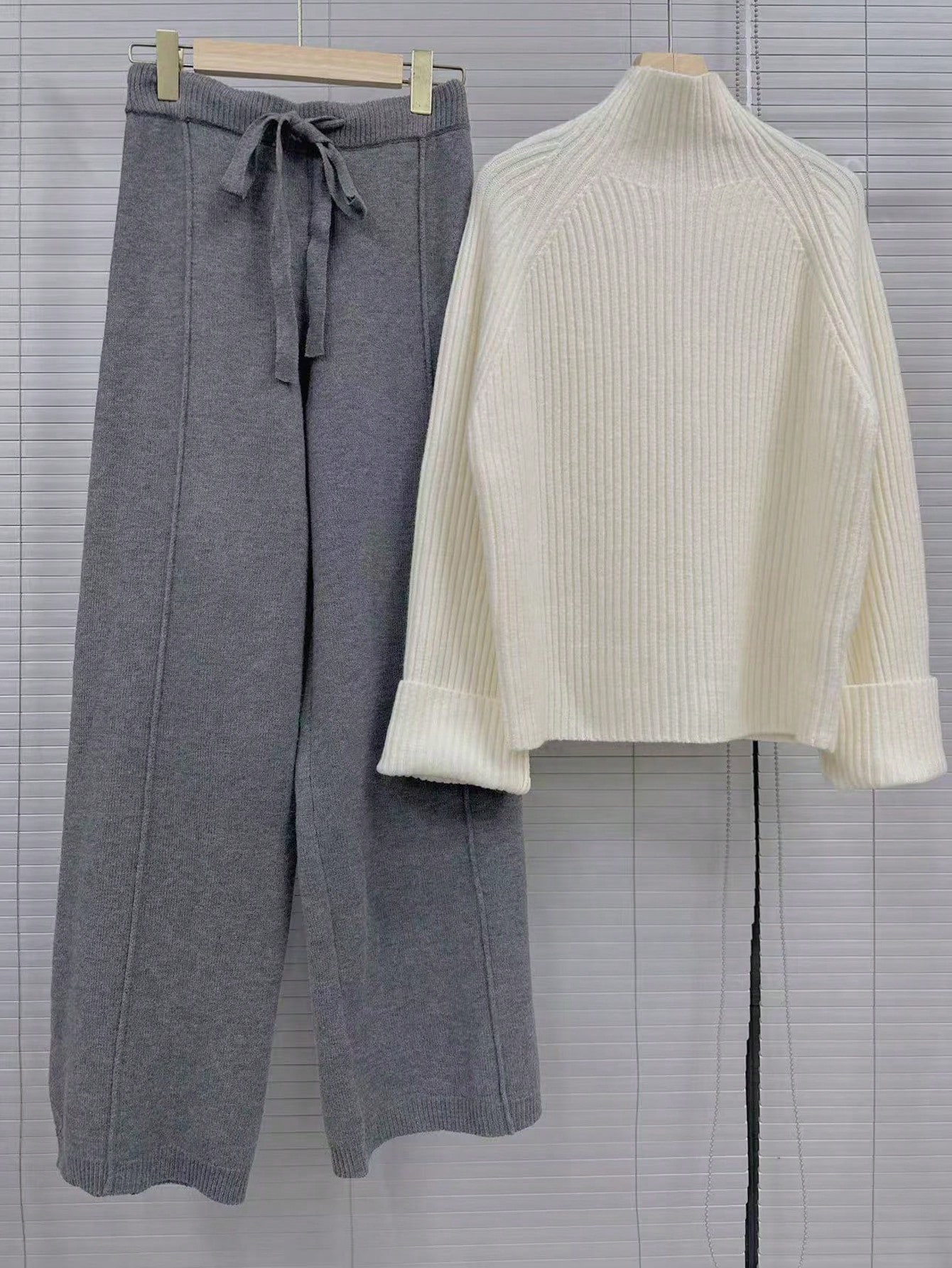 مجموعة كنزة صوفية محبوكة بتصميم كشكش قطعتين للنساء...