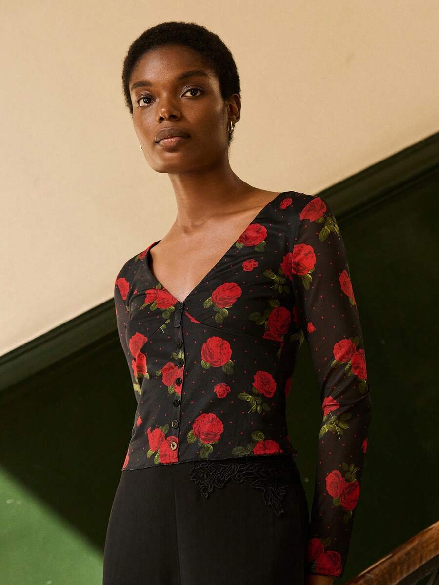 lacRébo 黑色网纱长袖纽扣上衣，饰以红色花卉印花，尽显秋冬时尚风范。 - 彩色 - 查看 1