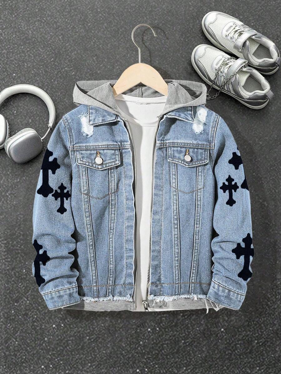 SHEIN 男童复古街头风十字刺绣拼接蓝色牛仔针织连帽夹克,秋冬款,适合日常穿着、街头风、万圣节、圣诞节等场合,保暖百搭。 - 淺色水洗藍 - 查看 1