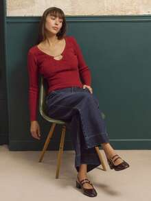 lacRébo Rust Knit Top With Deep V-Neckline Adorned With A Gold Ring And Fitted Long Sleeves, Chic Autumn-Winter Red Long Sleeve Top Wine Red Top Red Top Women Knit Top Women Dark Red Top Christmas New Year Top