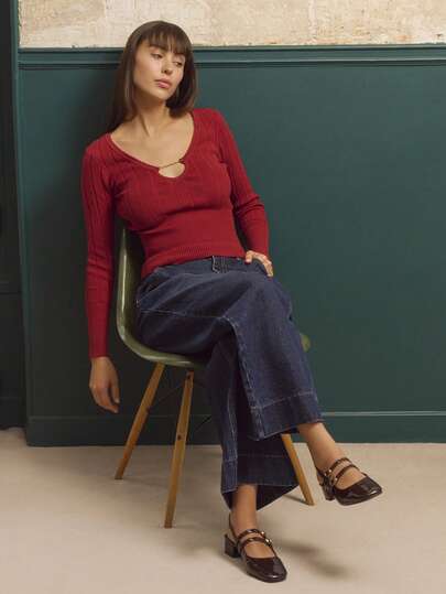 lacRébo Rust Knit Top With Deep V-Neckline Adorned With A Gold Ring And Fitted Long Sleeves, Chic Autumn-Winter Red Long Sleeve Top Wine Red Top Red Top Women Knit Top Women Dark Red Top Christmas New Year Top