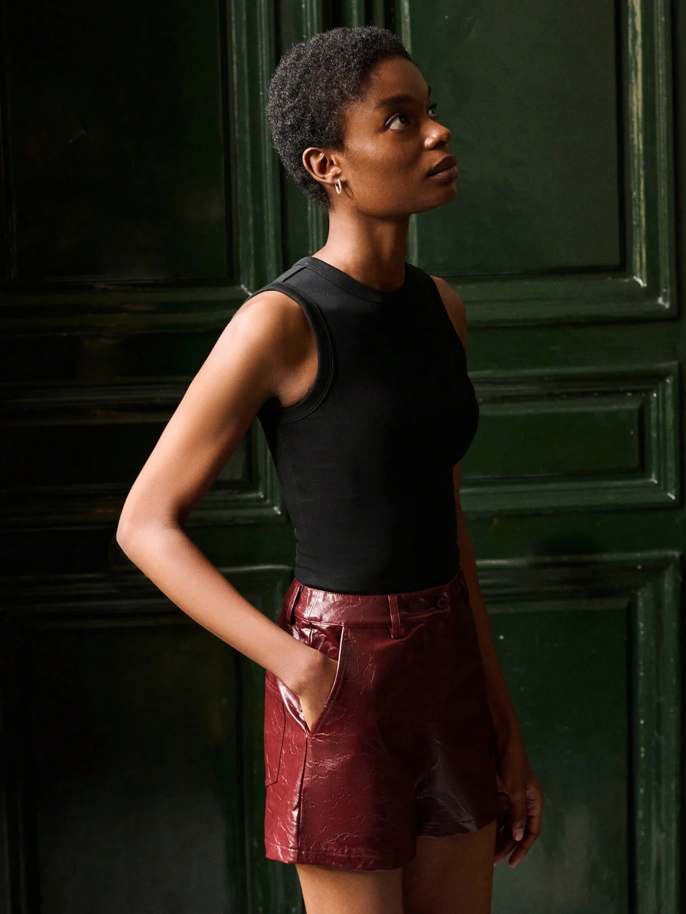 Pantaloncini vita alta in ecopelle marrone, eleganti per l'autunno e l'inverno