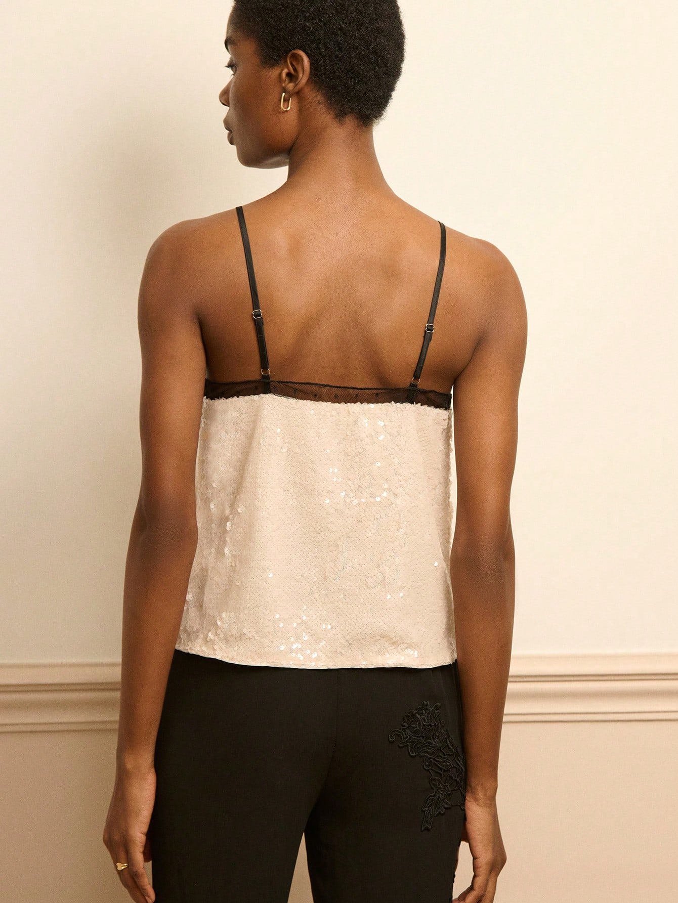 Pailletten-Camisole-Top mit schwarzem Kontrast-Tüll-Punktemuster, Partytop für Frühling/Sommer, glänzendes Partytop, Premium-Partytop