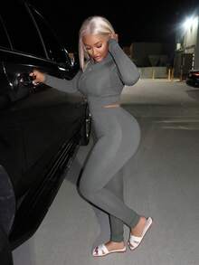 Slaydiva 2025冬季新款，新年，情人节，派对，晚宴，约会，聚会，生日派对，学院风，学生装，日常出行，百搭基础款，休闲，邮轮旅行，网红风，千禧Y2K性感辣妹，性感夜店，朋克赛车，酷炫机车风，小立领，长袖，双拉链，不对称下摆外套+修身裤，抓绒下摆，细条纹，灰色，冬季套装，圣诞套装，新年套装，派对套装，女士两件套 - 灰色 - 查看 1