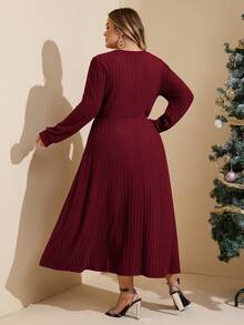 SHEIN CURVE+ Geripptes Strickkleid mit Rundhalsausschnitt in Große Größen, Weinrot, Weihnachtsparty - Bordeaux - Übersicht 2