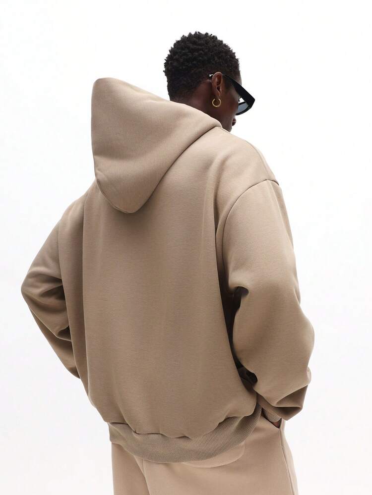 스터드 넘버 그래픽 풀오버 후드 티셔츠