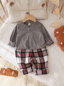 2 件装男婴针织纯色圆领套头衫和格子裤家居服套装，适合圣诞节