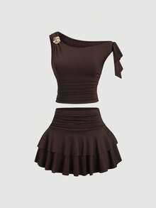 SHEIN PETITE Set estivo da donna composto da canotta con decorazione floreale metallica e minigonna plissettata a strati - Caffè Marrone - Visualizzare 3