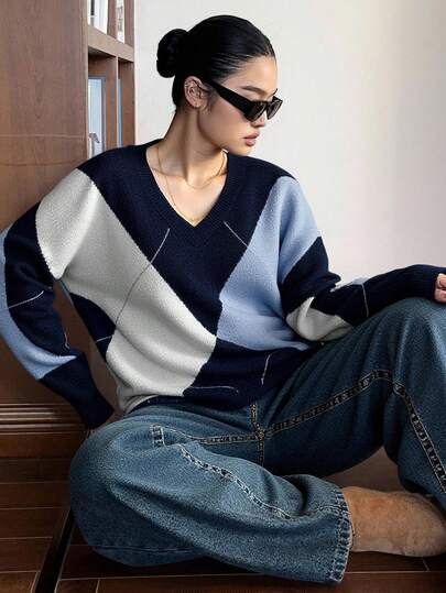 Dazy Plus Fashionable Color Block V-Neck Diamond Pattern Loose Plus Size Pullover Sweater For Women, Autumn/Winter