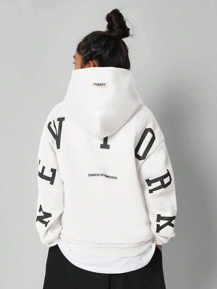 レタープリントのオーバーヘッドパーカー