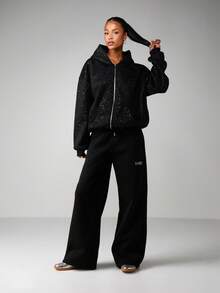 MISSGUIDED 闪亮连帽运动衫，带金属斑点，全拉链开合和中央口袋，休闲冬季上衣 - 黑色 - 查看 3