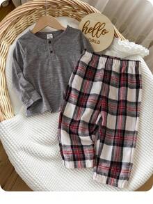 2 件装男婴针织纯色圆领套头衫和格子裤家居服套装，适合圣诞节