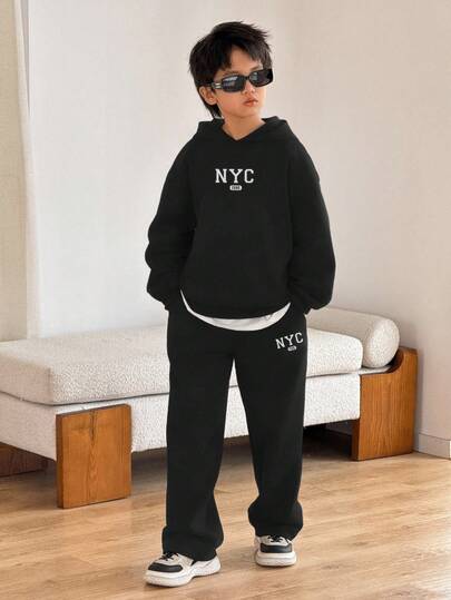 SHEIN Little Byeori 2 件青少年男童休闲街头时尚韩版雪花连帽运动衫和纯色松紧腰运动裤套装，适合返校、生日、迎婴派对、节日派对、秋冬季