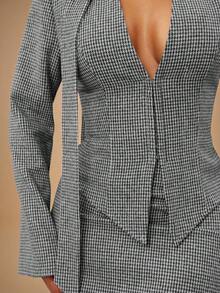 Radiana 3 件套复古别致通勤黑白千鸟格羊毛西装套装：修身西装外套 + 低腰裙 + 围巾（含垫肩） - 黑與白 - 查看 5