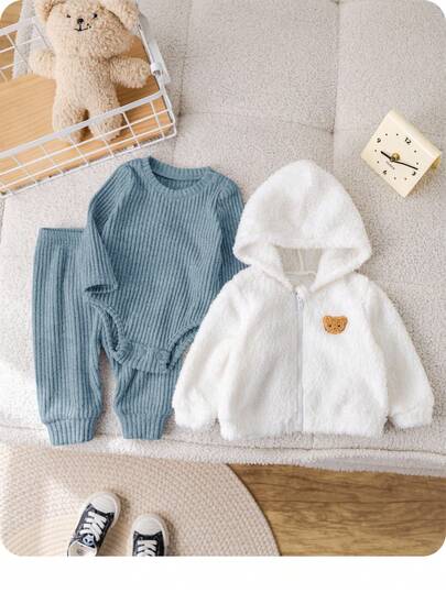SHEIN 3件套新生儿男女宝宝可爱泰迪熊印花连帽外套、蓝色连体衣和裤子套装，适合秋冬季户外和居家穿着