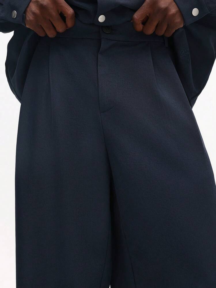 Completo camicia con bottoni e pantaloni a gamba larga