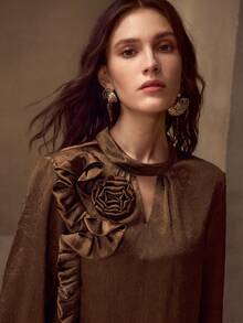 MOTF PREMIUM BLUSA CON CUELLO DE OJO DE CERRADURA Y ESTAMPADO FLORAL ESTÉREO - Café integral - Ver 7