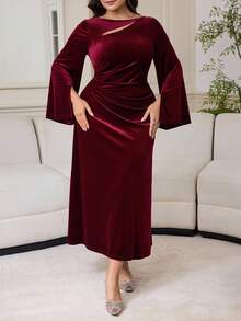 Modelyn Gaun Fashion Wanita Ukuran Besar Warna Polos Lengan Mengembang Belahan Terbuka Bahan Beludru Berlipit Berongga - Burgundy - View 6