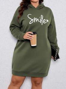 SHEIN LUNE 大码女式字母和心形印花落肩长袖休闲连帽卫衣连衣裙 - 綠色 - 查看 1