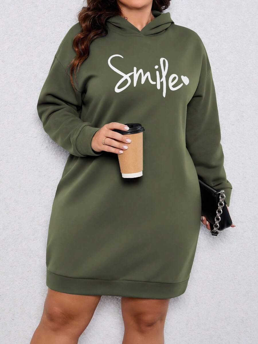 SHEIN LUNE 大码女式字母和心形印花落肩长袖休闲连帽卫衣连衣裙 - 綠色 - 查看 1